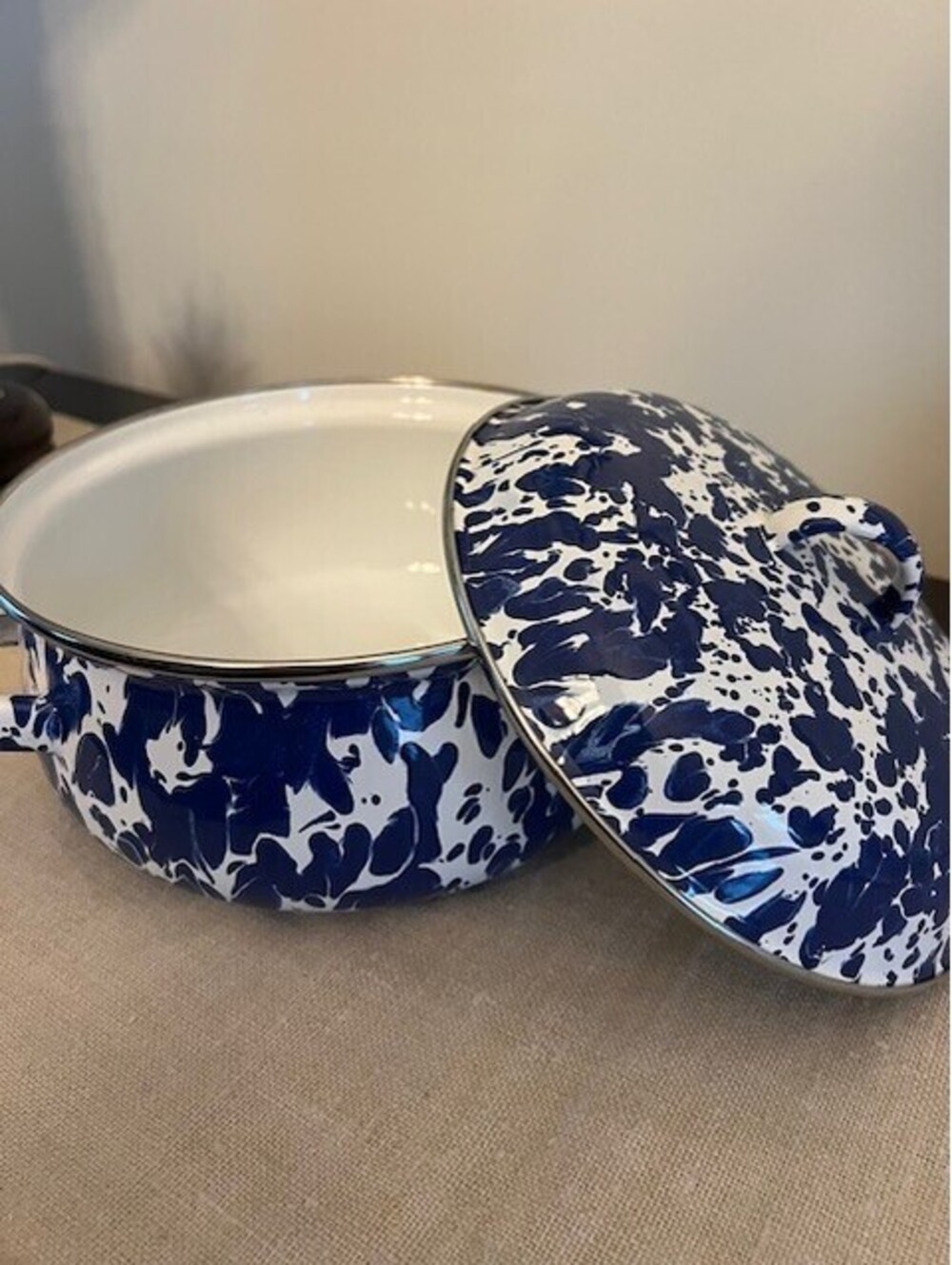 Golden Rabbit Enamel Ware Cobalt Swirl Dutch Oven 1.5 Quart Blue Willow - Picture 6 of 6